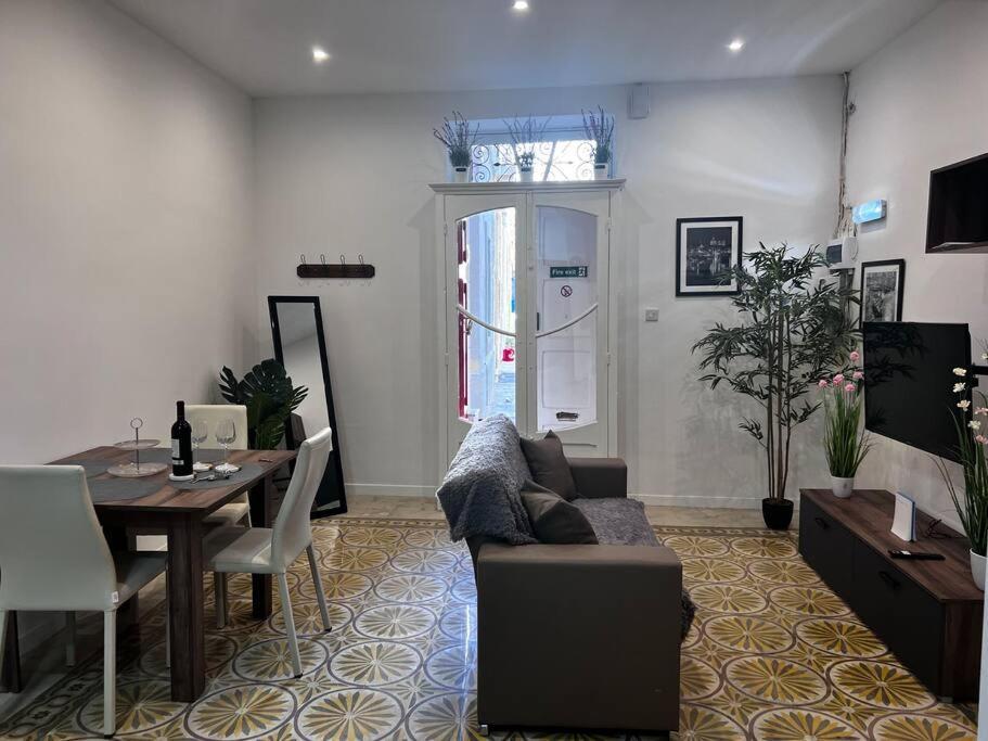 הוילה Cospicua Dar Barbara - Duplex 1 Double Bed Maltese Style House מראה חיצוני תמונה
